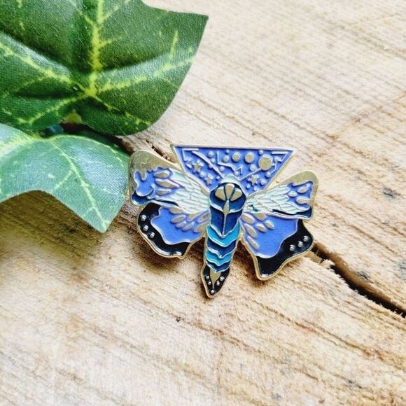Moth Enamel Pin Brooch Mystical magical Nature Moth lover Fashion pin butterfly - Picture 2 of 11